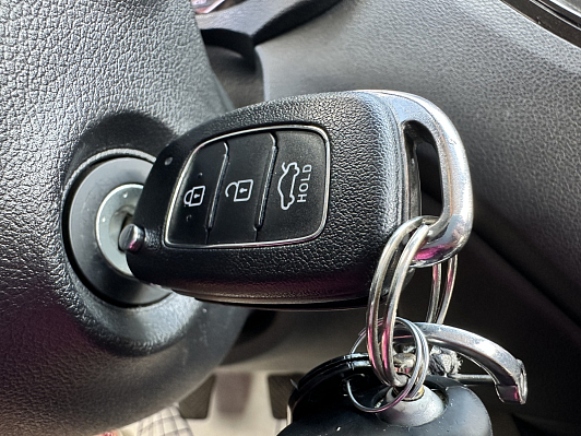 Hyundai Solaris Специальная Серия "10 лет", 2021 года, пробег 29000 км