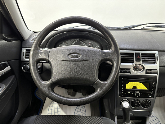 Lada (ВАЗ) Priora Люкс, 2011 года, пробег 121935 км