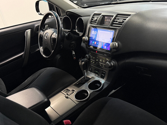 Toyota Highlander, 2013 года, пробег 228793 км